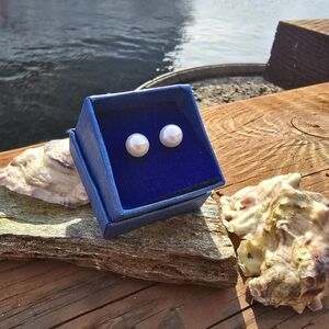 Elegant Freshwarer Pearl Stud Earrings